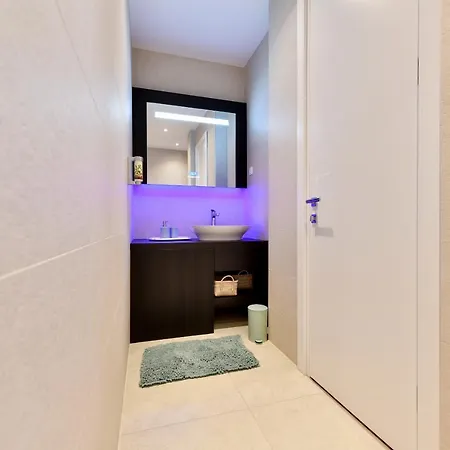 Crowonder & Oaza With Heated Swimming Pool And Sauna Aparthotel