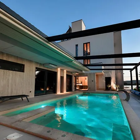 Aparthotel Crowonder & Oaza With Heated Swimming Pool And Sauna Turanj