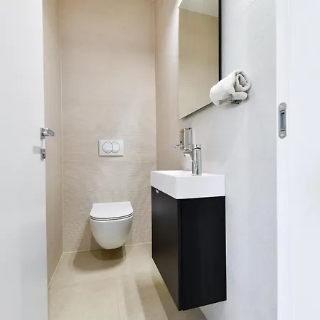 Crowonder & Oaza With Heated Swimming Pool And Sauna Apartahotel