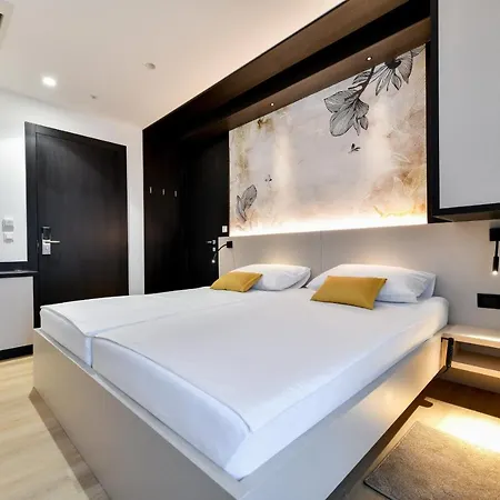 Aparthotel Crowonder & Oaza With Heated Swimming Pool And Sauna *