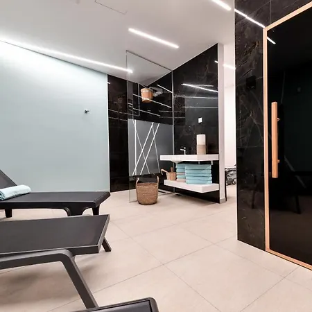 Crowonder & Oaza With Heated Swimming Pool And Sauna *