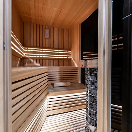 Crowonder & Oaza With Heated Swimming Pool And Sauna توراني