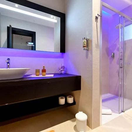 Aparthotel Crowonder & Oaza With Heated Swimming Pool And Sauna Turanj