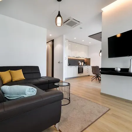 Aparthotel Crowonder & Oaza With Heated Swimming Pool And Sauna