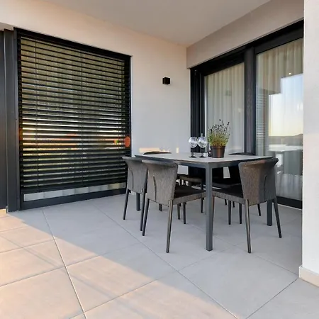 Aparthotel Crowonder & Oaza With Heated Swimming Pool And Sauna Turanj