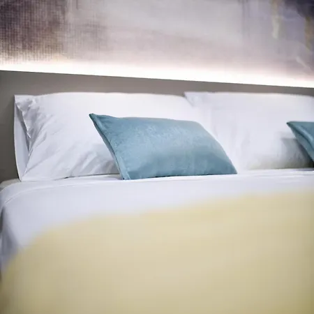 Hotel apartamentowy Crowonder & Oaza With Heated Swimming Pool And Sauna