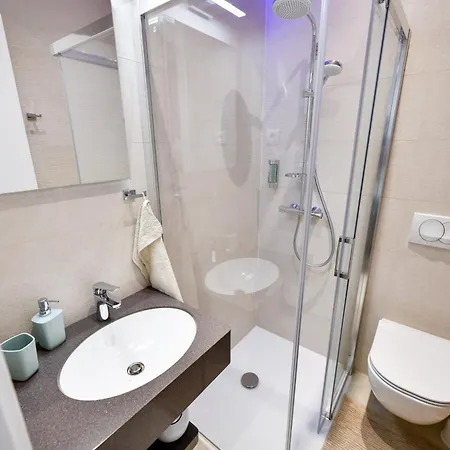 Aparthotel Crowonder & Oaza With Heated Swimming Pool And Sauna Turanj