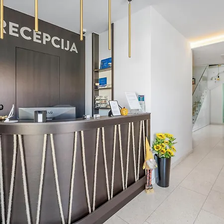 Aparthotel Crowonder & Oaza With Heated Swimming Pool And Sauna 4*