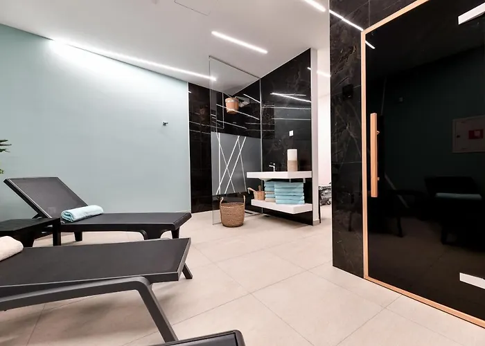 Crowonder & Oaza With Heated Swimming Pool And Sauna 4*