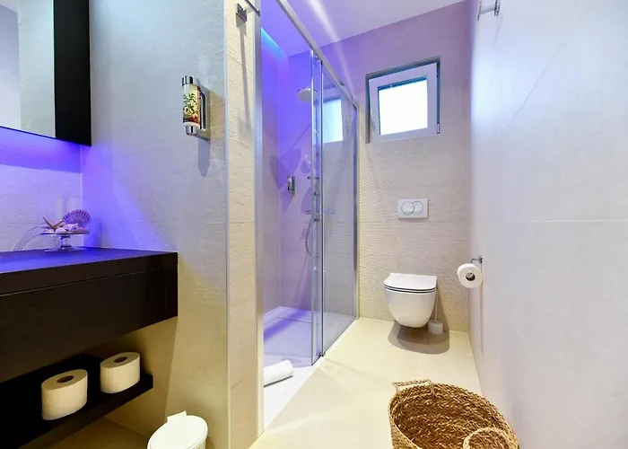 Appart hôtel Crowonder & Oaza With Heated Swimming Pool And Sauna Turanj
