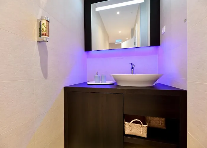 Crowonder & Oaza With Heated Swimming Pool And Sauna Appart hôtel Turanj