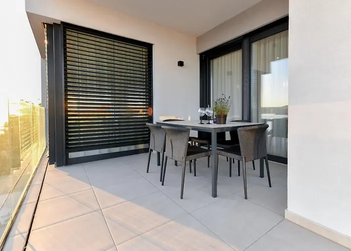 מלון דירות Crowonder & Oaza With Heated Swimming Pool And Sauna טוראני