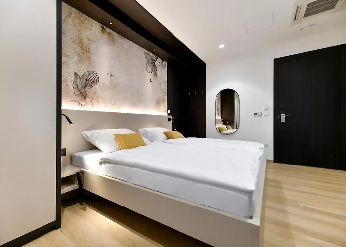 Crowonder & Oaza With Heated Swimming Pool And Sauna 4*