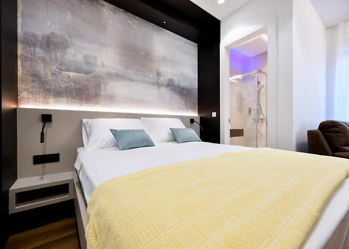 Crowonder & Oaza With Heated Swimming Pool And Sauna 4*