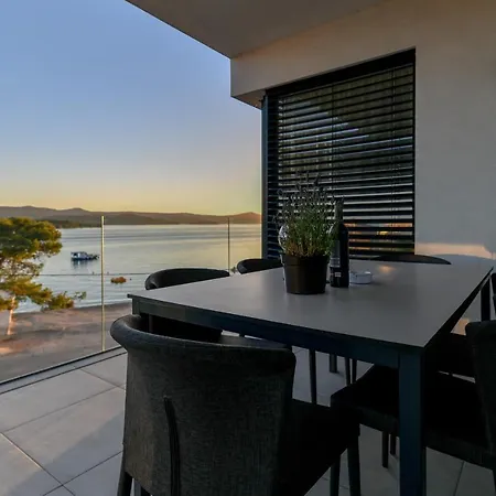 Crowonder & Oaza With Heated Swimming Pool And Sauna 公寓式酒店 图兰杰