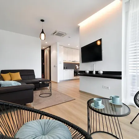 公寓式酒店 Crowonder & Oaza With Heated Swimming Pool And Sauna 4*