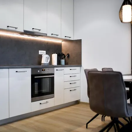 Crowonder & Oaza With Heated Swimming Pool And Sauna 公寓式酒店 4*