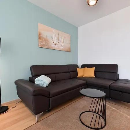 Crowonder & Oaza With Heated Swimming Pool And Sauna 4*