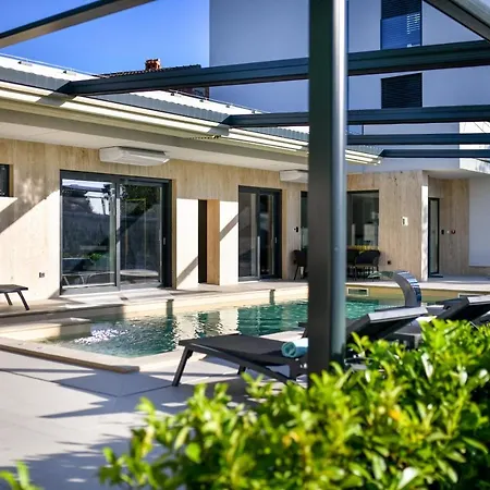 Crowonder & Oaza With Heated Swimming Pool And Sauna Turanj