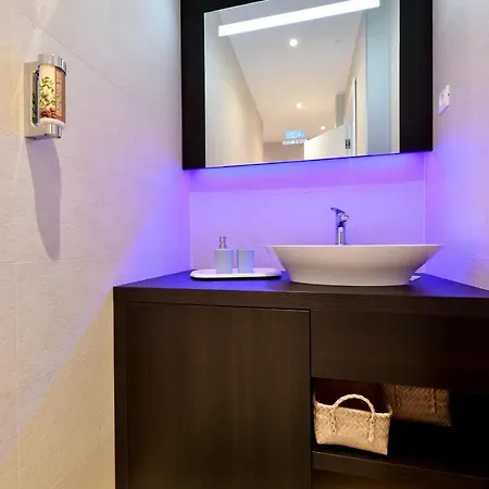 Crowonder & Oaza With Heated Swimming Pool And Sauna Ξενοδοχείο με διαμερίσματα Turanj