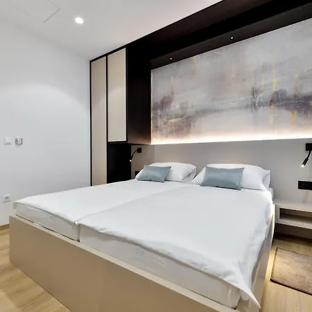 Crowonder & Oaza With Heated Swimming Pool And Sauna 图兰杰