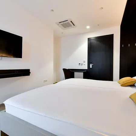 公寓式酒店 Crowonder & Oaza With Heated Swimming Pool And Sauna 4*