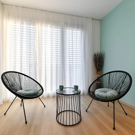 Crowonder & Oaza With Heated Swimming Pool And Sauna 公寓式酒店 图兰杰