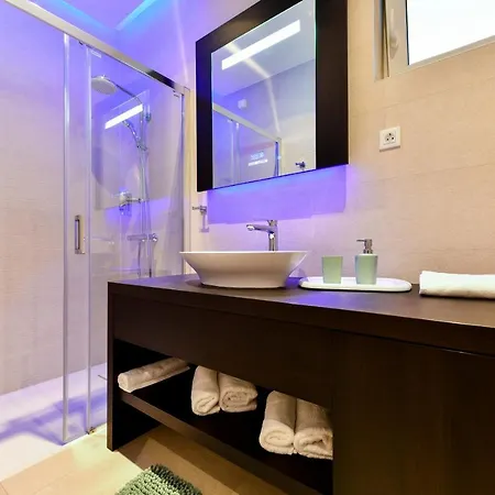 公寓式酒店 Crowonder & Oaza With Heated Swimming Pool And Sauna 4*