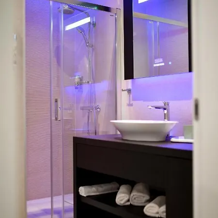 Crowonder & Oaza With Heated Swimming Pool And Sauna