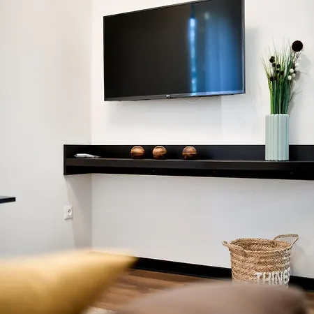 Crowonder & Oaza With Heated Swimming Pool And Sauna 公寓式酒店 4*