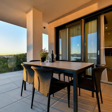 Crowonder & Oaza With Heated Swimming Pool And Sauna 公寓式酒店