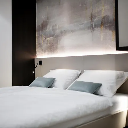 Crowonder & Oaza With Heated Swimming Pool And Sauna 4*