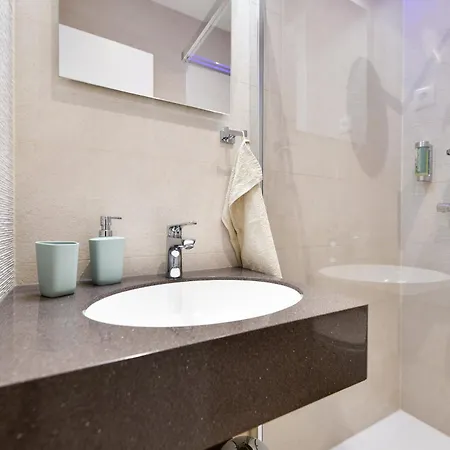 Crowonder & Oaza With Heated Swimming Pool And Sauna 4*