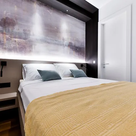 Aparthotel Crowonder & Oaza With Heated Swimming Pool And Sauna Turanj