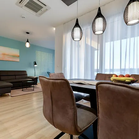 Crowonder & Oaza With Heated Swimming Pool And Sauna