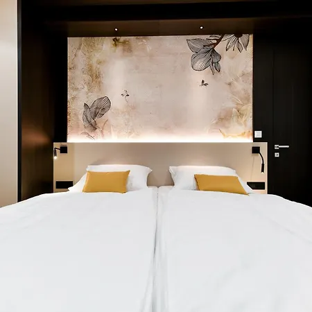 Crowonder & Oaza With Heated Swimming Pool And Sauna 公寓式酒店 4*