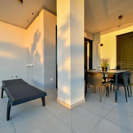 Crowonder & Oaza With Heated Swimming Pool And Sauna 4*