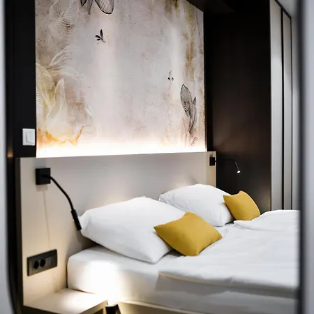 Crowonder & Oaza With Heated Swimming Pool And Sauna 公寓式酒店 图兰杰