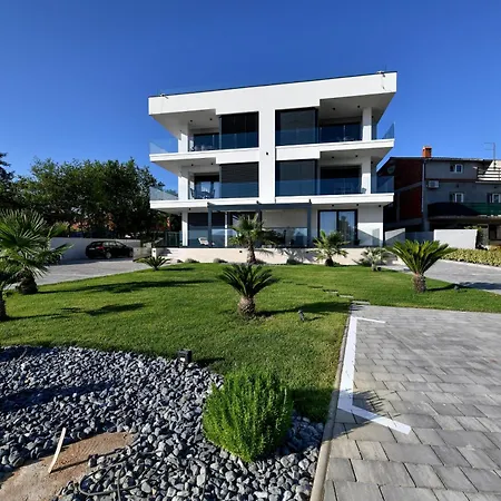 Crowonder & Oaza With Heated Swimming Pool And Sauna Turanj