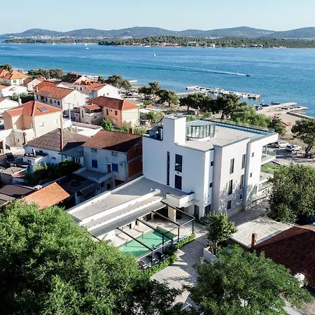 Crowonder & Oaza With Heated Swimming Pool And Sauna 4* 图兰杰