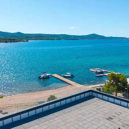Aparthotel Crowonder & Oaza With Heated Swimming Pool And Sauna Turanj
