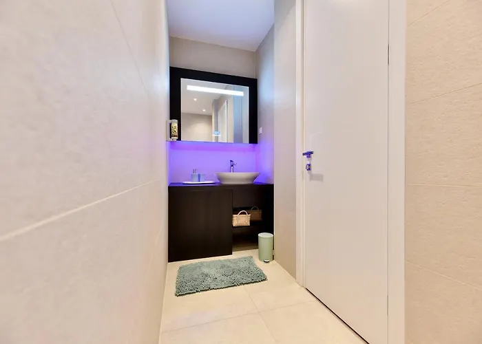 Crowonder & Oaza With Heated Swimming Pool And Sauna Aparthotel