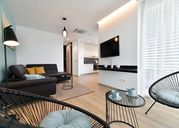 Aparthotel Crowonder & Oaza With Heated Swimming Pool And Sauna 4*