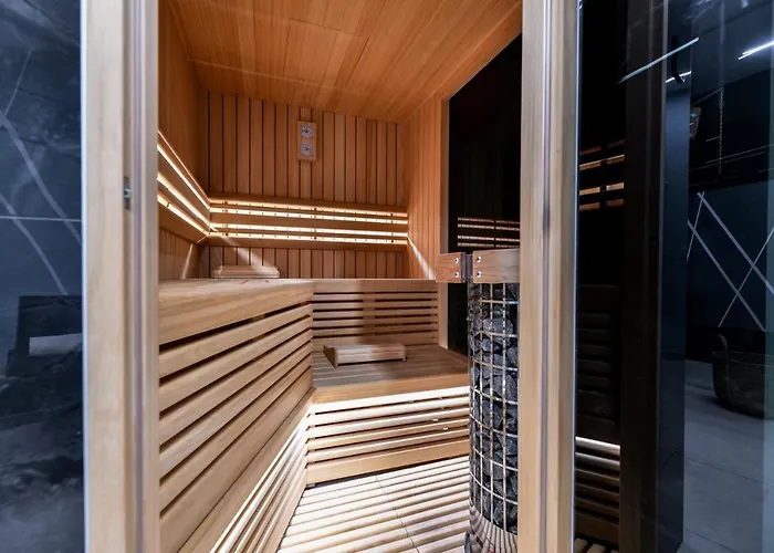Crowonder & Oaza With Heated Swimming Pool And Sauna Turanj