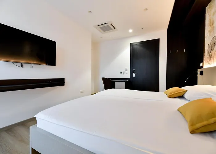 Aparthotel Crowonder & Oaza With Heated Swimming Pool And Sauna 4*