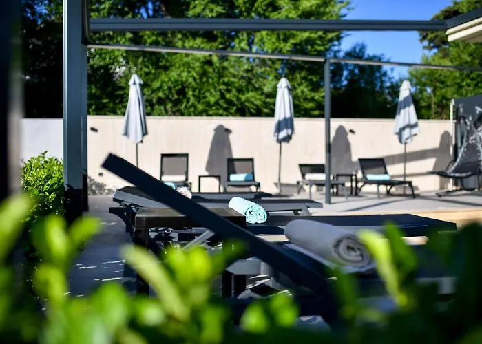 Crowonder & Oaza With Heated Swimming Pool And Sauna Aparthotel Turanj