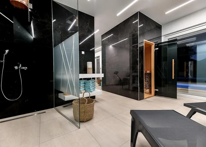 Crowonder & Oaza With Heated Swimming Pool And Sauna 4* Turanj