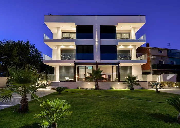 Crowonder & Oaza With Heated Swimming Pool And Sauna 4* Turanj