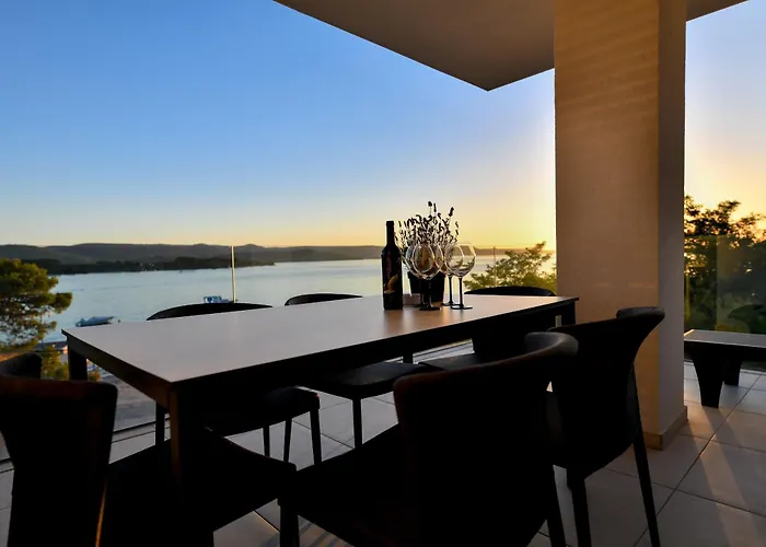 Crowonder & Oaza With Heated Swimming Pool And Sauna
