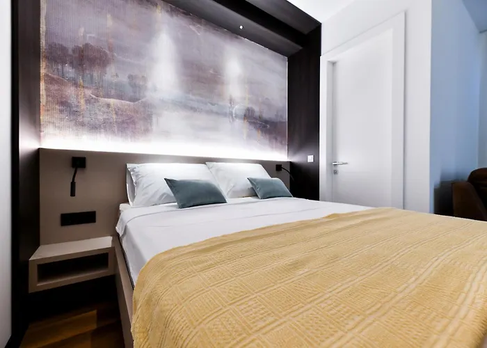 Aparthotel Crowonder & Oaza With Heated Swimming Pool And Sauna Turanj